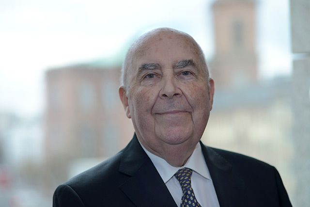 Dr. Peter Toelle